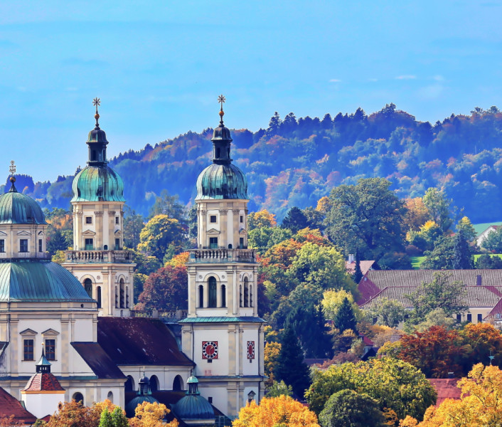 Kemptens Altstadt mit Bergpanorama
